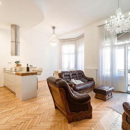 Garys Bright And Spacious Two Bedroom Flat Near Danube Budapest Eksteriør billede
