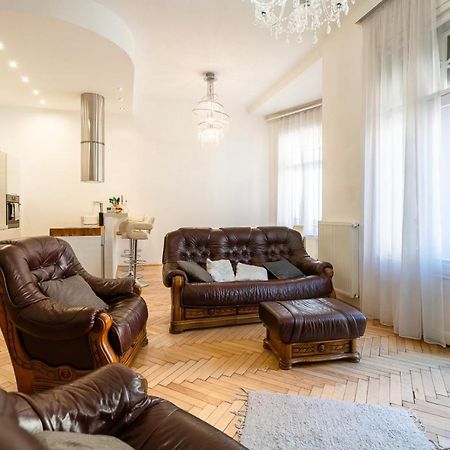 Garys Bright And Spacious Two Bedroom Flat Near Danube Budapest Eksteriør billede