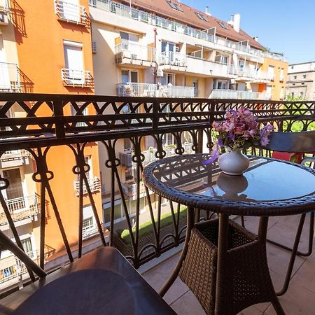 Garys Bright And Spacious Two Bedroom Flat Near Danube Budapest Eksteriør billede
