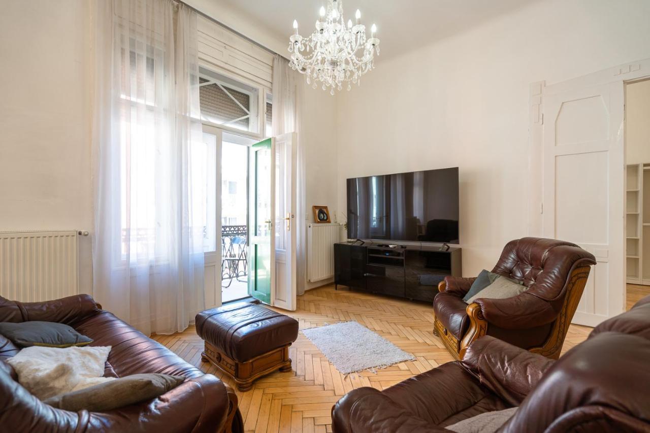 Garys Bright And Spacious Two Bedroom Flat Near Danube Budapest Eksteriør billede