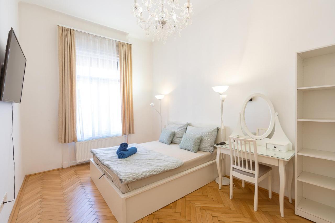 Garys Bright And Spacious Two Bedroom Flat Near Danube Budapest Eksteriør billede