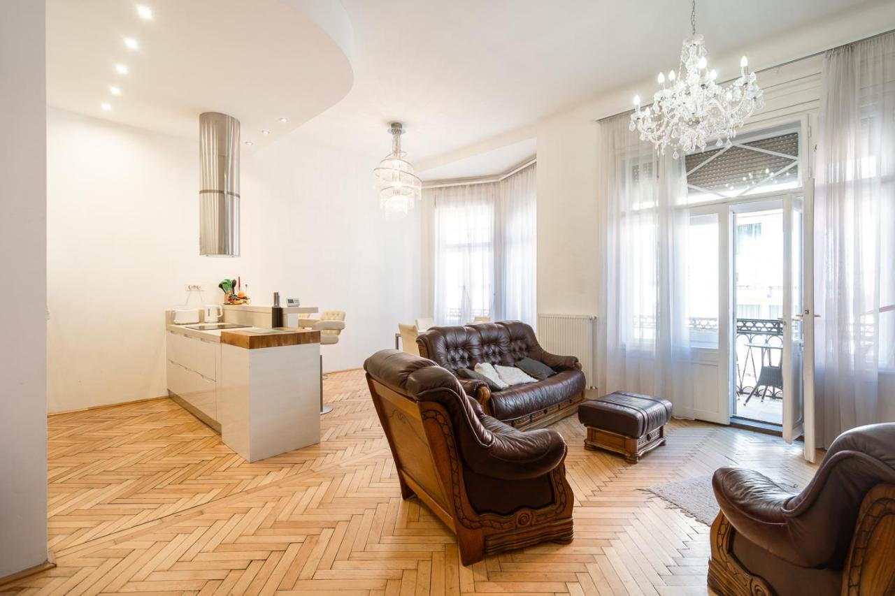 Garys Bright And Spacious Two Bedroom Flat Near Danube Budapest Eksteriør billede