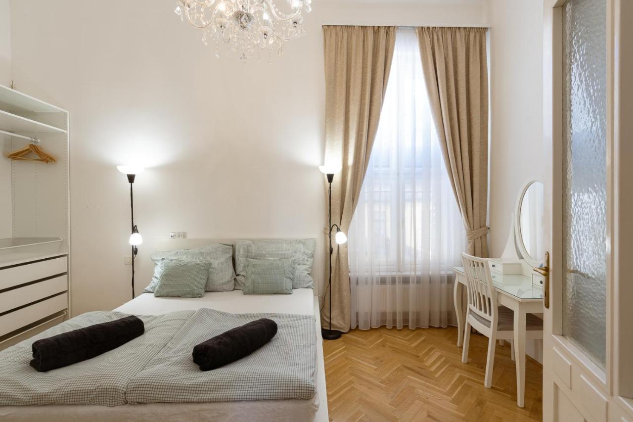 Garys Bright And Spacious Two Bedroom Flat Near Danube Budapest Eksteriør billede